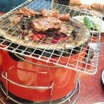 焼肉家族亭 - 本格的な炭火焼肉