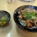 武内食堂 - 料理写真:かしわバター丼