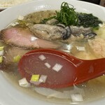 Sammaro - 魚介類の深い旨味が牡蠣の風味を後押し！
