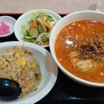 詩仙 - 担々麺定食1,000円