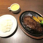 ステーキのあさくま - 料理写真:学生ハンバーグ 150ｇ　1,550円（税別）。