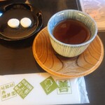 鍵善良房 - お茶と菊寿糖という干菓子