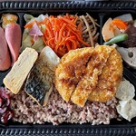 Nana - ＊バイキング弁当（¥500）
                        （※弁当箱のサイズで金額が異なります）
                        ＋玄米（¥50）