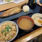 一夜干しと海鮮丼 できたて屋 ステラプレイス店 - 大判とろサバに炊き込みごはんを大盛りで