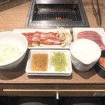 Yakiniku Raiku - ミックスカルビセットとクレイジーねぎタン。