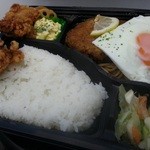 かしわの店 あね川 - 料理写真:ハンバーグ弁当580円に唐揚げ（別売）を搭載