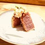 まぐろとさば。 - ハムカツ。衣の薄さが際立つ。