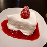 Minmori Dainingu Ando Kafe - 米粉のショートケーキ