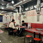 大衆ホルモン肉力屋 - 店内