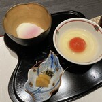 Kaiseki Mita Basara Bettei - 「龍のたまご」の生卵と半熟卵