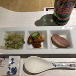 四川曹家官府菜　蜀　 - 鴨肉一切れ、搾菜頂いてしまってからの写真ですみません。最初は青島ビール、その後はストレートの紹興酒がマッチする感じでした。