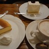 フランソア喫茶室 - レアチーズケーキとホットコーヒー、ベイクドチーズケーキとココア
