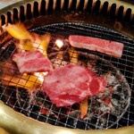 Yakiniku Suehirokan - 調理中