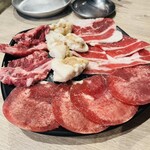 大衆焼肉ホルモン酒場 李苑 歌舞伎町店 - 
