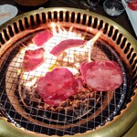 Yakiniku Suehirokan - 調理中