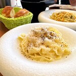 YUKA伊 - カーチョ・エ・ぺぺ(チーズと黒胡椒のパスタ)