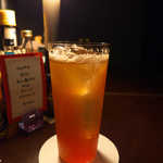 バーポラリス - ダージリンクーラー。ティフィンにフランボワーズ、ジンジャーエールでアップ