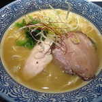 麺や而今 - 濃厚魚介鶏白湯そば(しお)