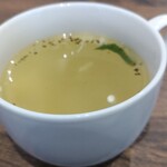 マタハリ ワルン - グリーンカレーにつくスープ