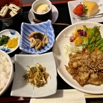 お田広田店 - 料理写真:焼肉しょうが焼定食＝1100円