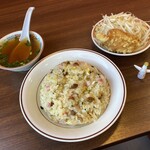 チャーハンじじい - 料理写真:ランチメニュー　チャーハン+唐揚げ+スープ