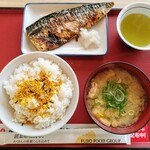 神戸長田食堂 - 料理写真:鯖の塩焼¥420+ご飯¥200+みそ汁¥120=¥740
