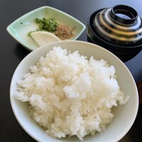モリタ屋 東京丸の内店 - ご飯、赤だしなど