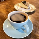 Iriya plus cafe - 自家製ケーキとドリンクのセット 1,200円(バスクチーズケーキとホットコーヒー)