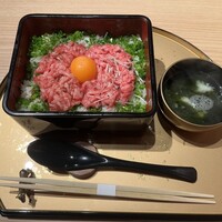 うしうらら - 2色ユッケ重