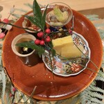 銀座 きた川 - ガラスの器が赤貝燻製ぬた和え