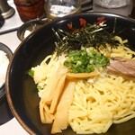 東京油組総本店 - 辛味噌油そば並盛(980円)、白ごはん(100円)。