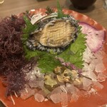 玄海の活魚と糸島直送の食 博多居酒屋 どげん海 - アワビ