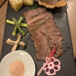 玄海の活魚と糸島直送の食 博多居酒屋 どげん海 - ビーフステーキ