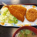 食堂もり川 - 鯵フライ・コロッケ・キャベツ ♪