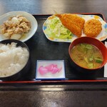 食堂もり川 - 日替わり(牛肉煮込と鯵フライ、コロッケ定食) 930円 ♪