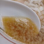 喜多方食堂 磯崎 - 背脂醤油スープ