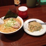 むつみ屋げんき軒 - 元祖北海道みそらーめん&半チャーハンのセット880円