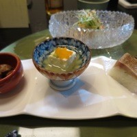 いそべ 本店 - 前菜と冷製ゆばサラダ