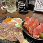 串焼 さと村 - もつ刺三点盛@680円  本日はレバー、砂肝、ササミ(鶏)というラインナップ。美味いねぇ♪