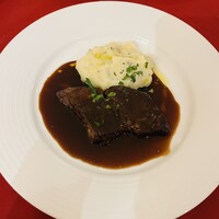 アレーナ・ロッサ - 牛ほほ肉の赤ワイン煮