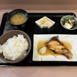 Hachiya - ブリの照り焼き定食