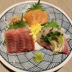 信州蕎麦・鶏 個室居酒屋 八兵衛 - 鮮魚3点盛り-マグロ•サーモン•ハマチ-