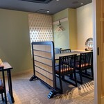 一心金子 - 店内　テーブル席