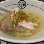 81番 - 極旨ホタテ塩そば(中太縮れ麺) ¥940