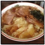 池田山らーめん - チャーシューワンタン麺。
あっさり。
ホロホロのチャーシューが美味い。
よっぽどラーメンが好きじゃなきゃ行かないような立地。