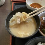 かつ廣 - 豚肉入り味噌汁(アップ)豚汁みたいな感じ♪