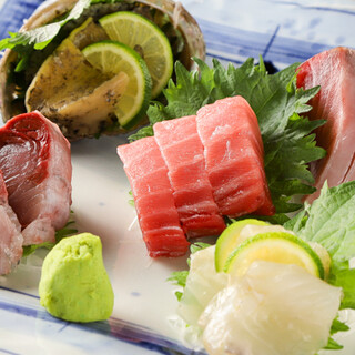[Excellent freshness] Enjoy seasonal fish to the fullest! Variety of sashimi, nigiri, simmered etc.