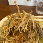 中国料理 鉄人 - 麺は極太の揚げ麺　食べ終わるまでふやける事はなかったです