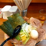 櫻家 - 家系チャーシュ麺+半熟煮卵