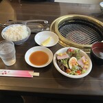 味園 - サラダも美味しいそう